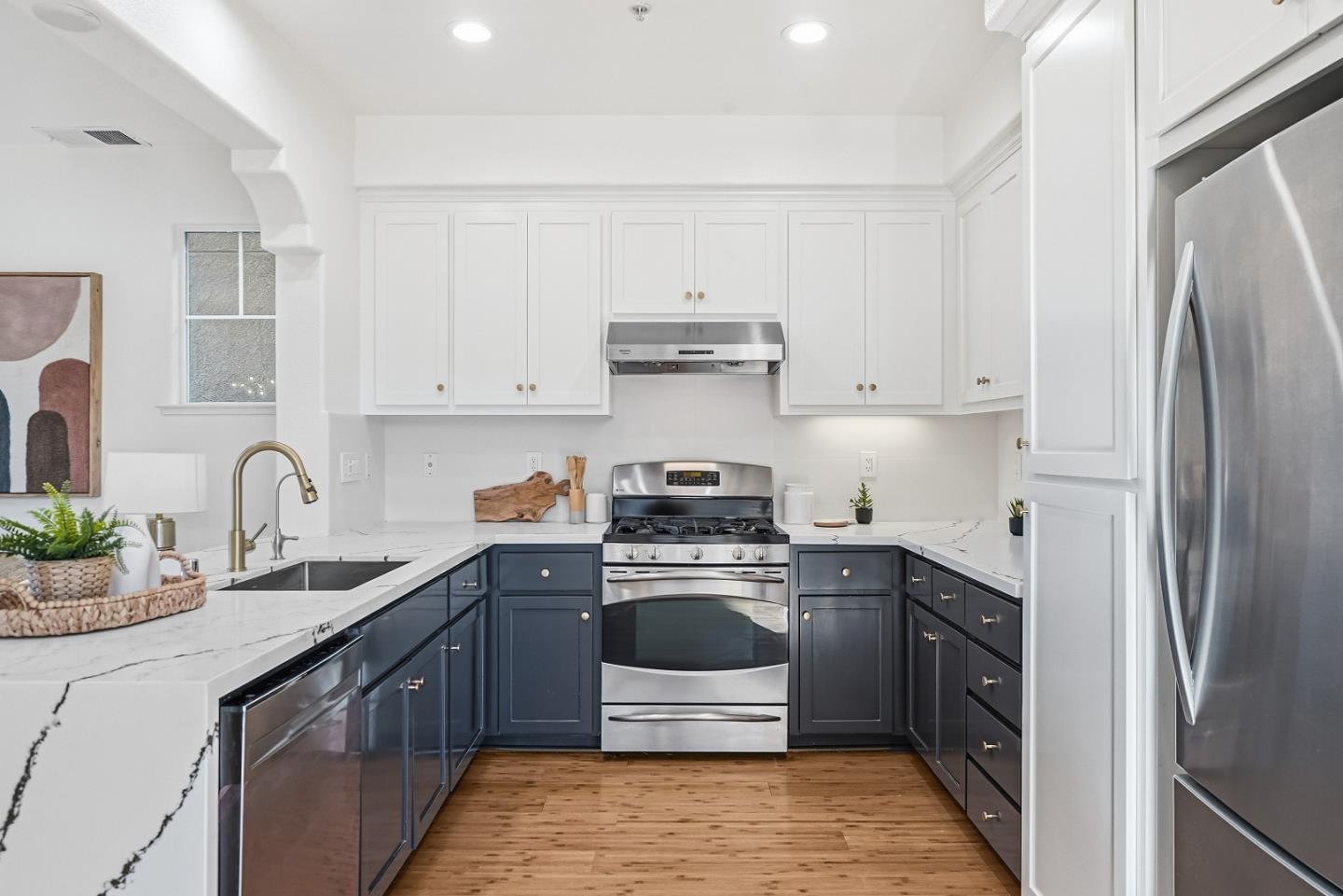 Detail Gallery Image 6 of 57 For 1421 Rosemary St, Menlo Park,  CA 94025 - 4 Beds | 3 Baths