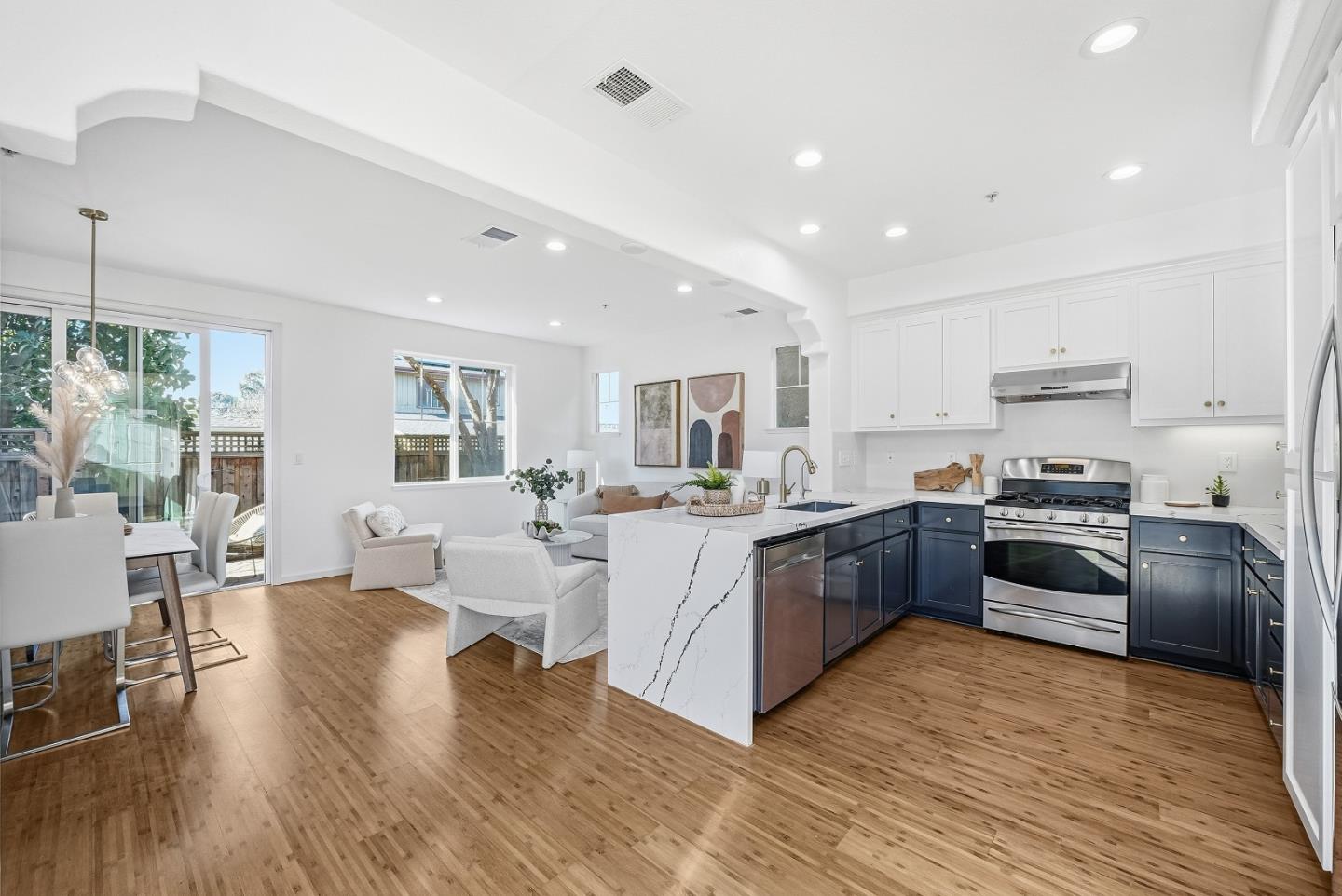 Detail Gallery Image 8 of 57 For 1421 Rosemary St, Menlo Park,  CA 94025 - 4 Beds | 3 Baths