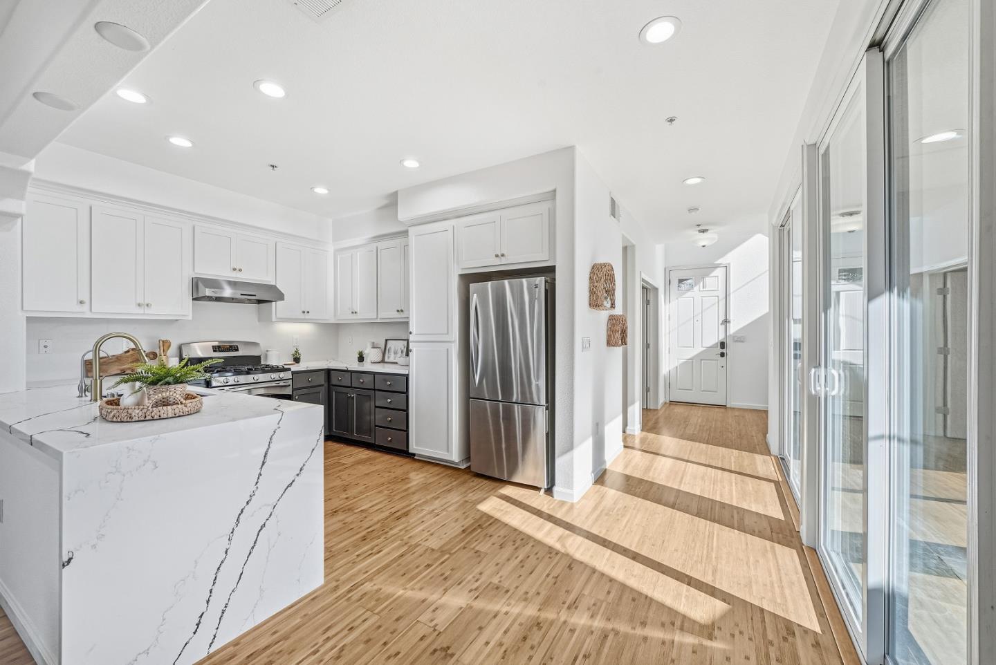 Detail Gallery Image 9 of 57 For 1421 Rosemary St, Menlo Park,  CA 94025 - 4 Beds | 3 Baths