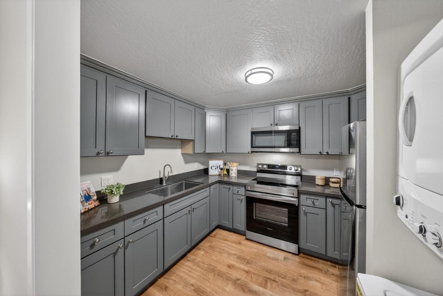 Detail Gallery Image 24 of 45 For 3320 Cherry Ave, San Jose,  CA 95118 - 5 Beds | 3/1 Baths