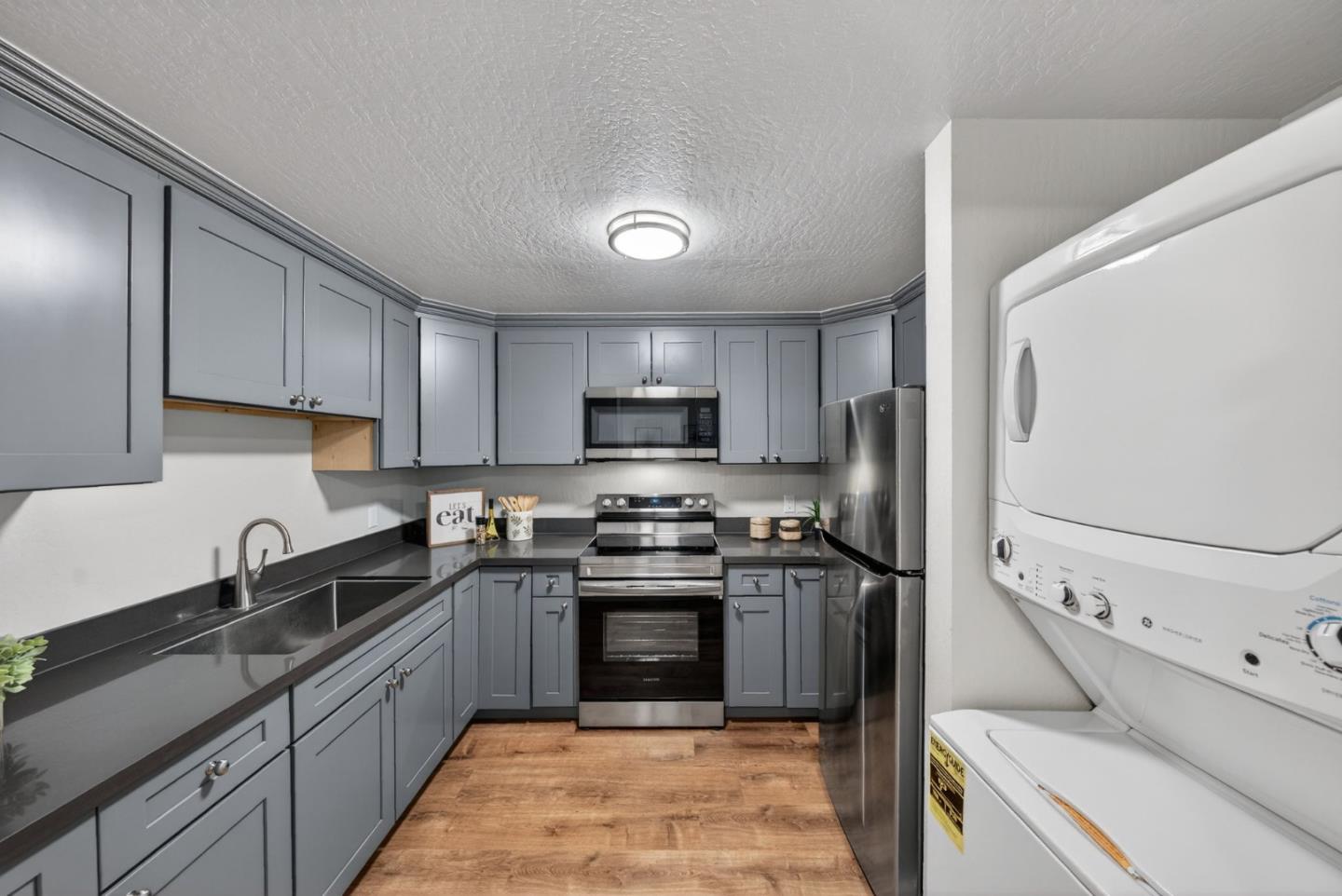 Detail Gallery Image 25 of 45 For 3320 Cherry Ave, San Jose,  CA 95118 - 5 Beds | 3/1 Baths