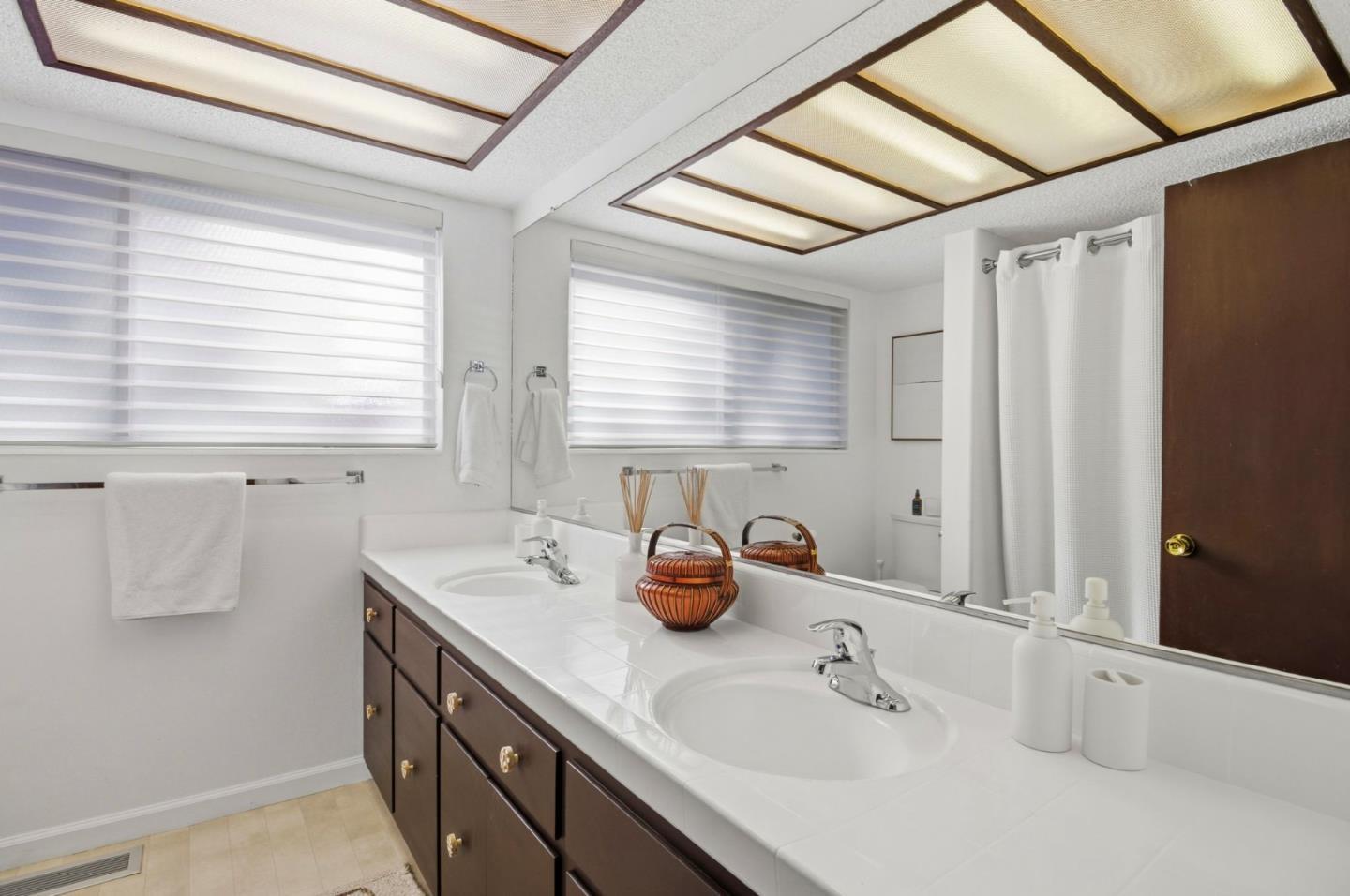 Detail Gallery Image 26 of 33 For 410 Conil Way, Portola Valley,  CA 94028 - 5 Beds | 3/1 Baths