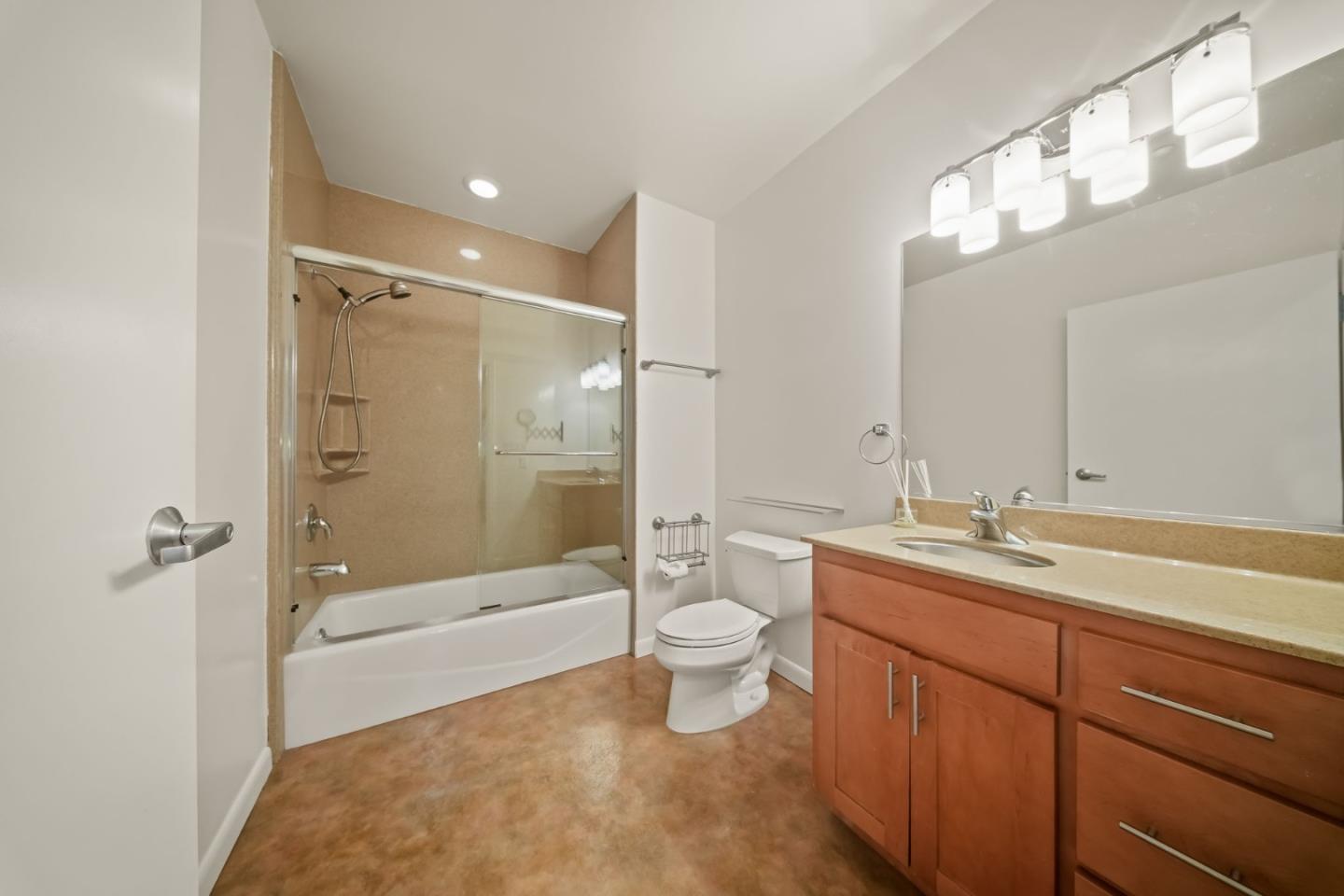Detail Gallery Image 7 of 23 For 428 Alice St #637,  Oakland,  CA 94607 - 1 Beds | 1 Baths