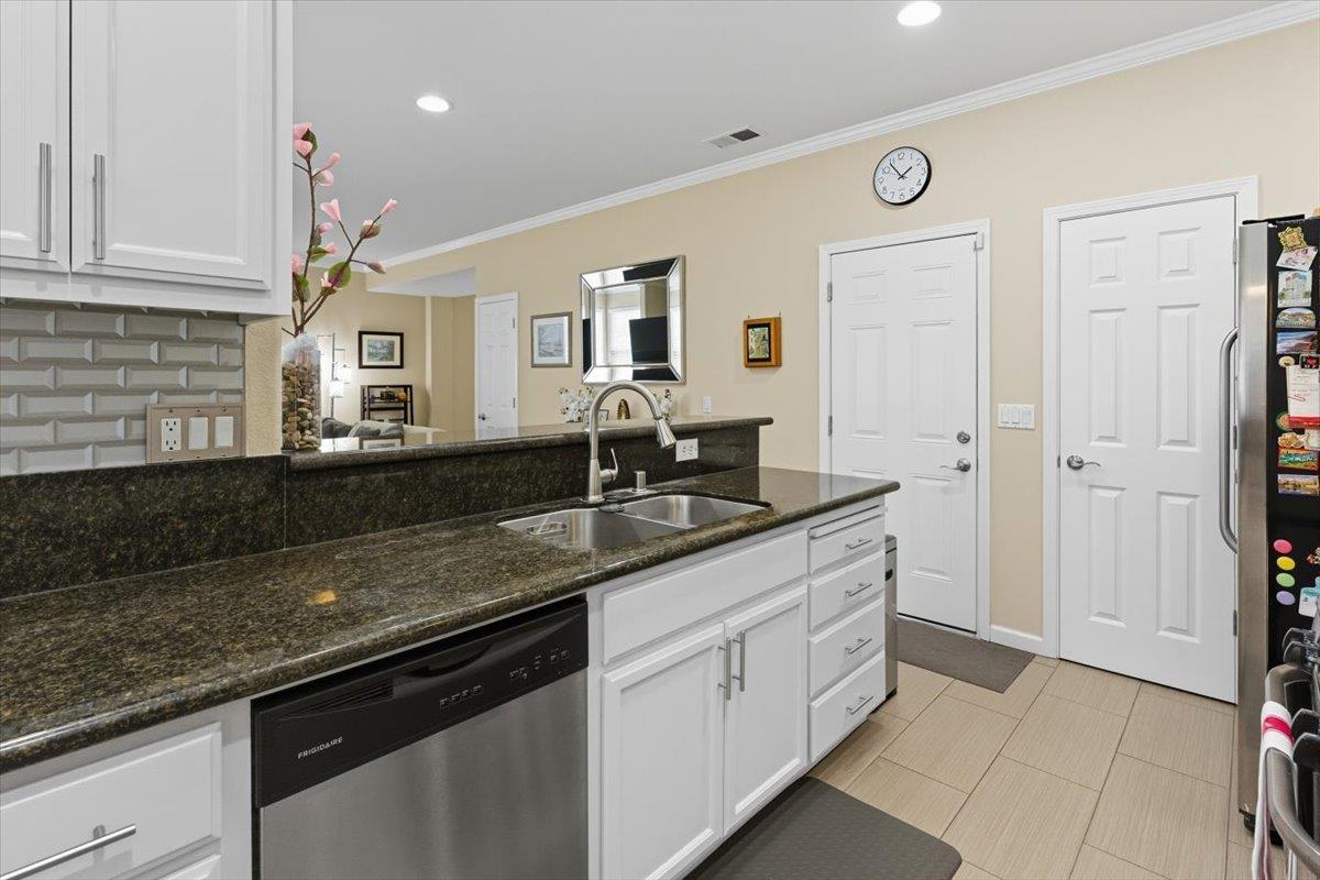 Detail Gallery Image 9 of 26 For 149 Cherry Blossom Dr, Freedom,  CA 95019 - 4 Beds | 2/1 Baths