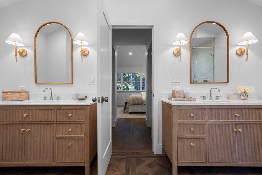 Detail Gallery Image 12 of 23 For 1010 Ringwood Ave, Menlo Park,  CA 94025 - 4 Beds | 2/1 Baths