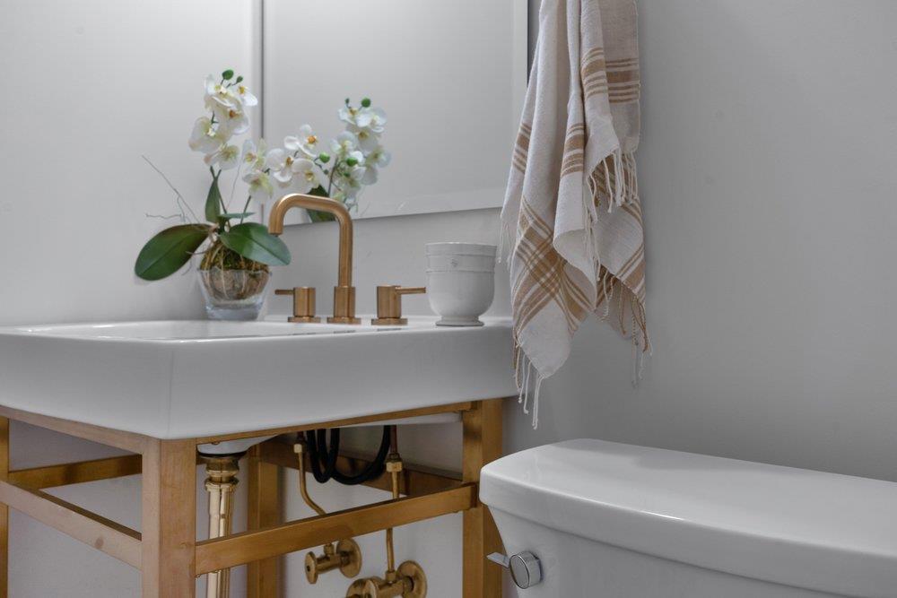 Detail Gallery Image 16 of 23 For 1010 Ringwood Ave, Menlo Park,  CA 94025 - 4 Beds | 2/1 Baths