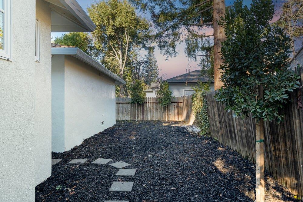 Detail Gallery Image 23 of 23 For 1010 Ringwood Ave, Menlo Park,  CA 94025 - 4 Beds | 2/1 Baths