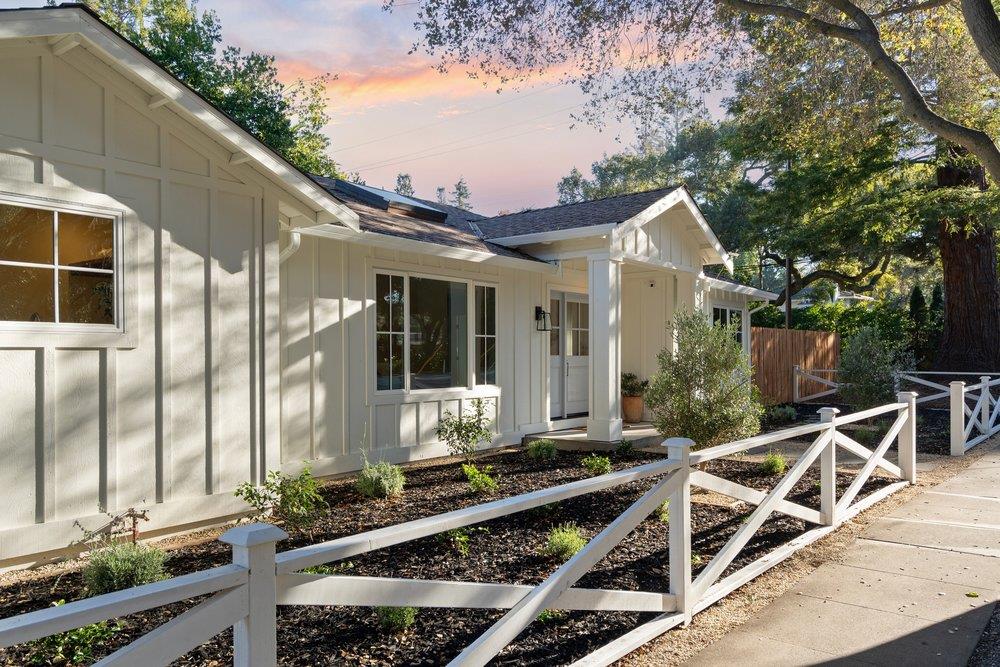 Detail Gallery Image 4 of 23 For 1010 Ringwood Ave, Menlo Park,  CA 94025 - 4 Beds | 2/1 Baths