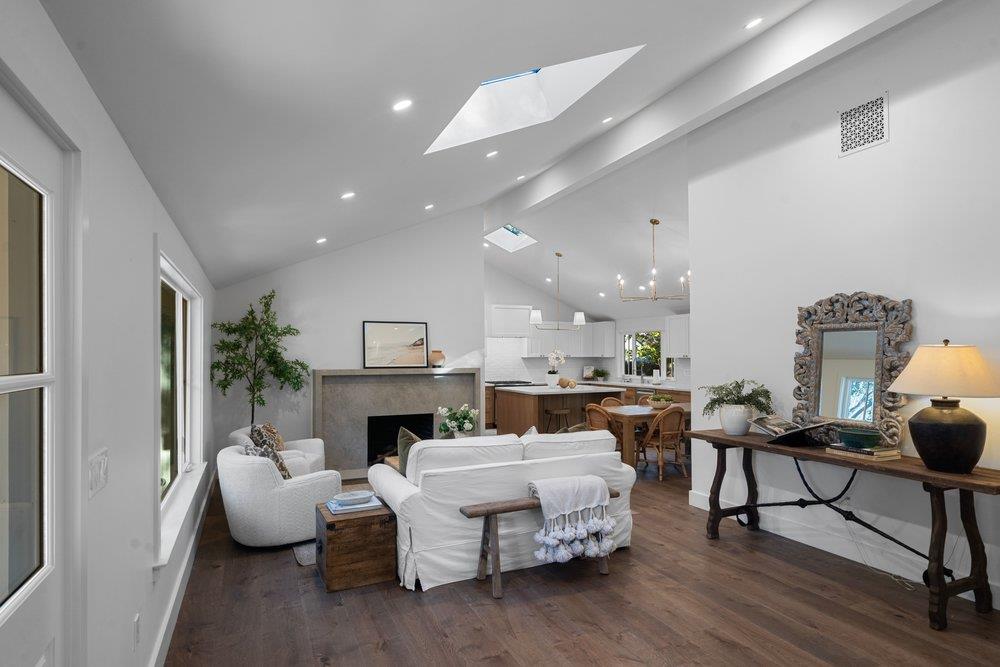 Detail Gallery Image 5 of 23 For 1010 Ringwood Ave, Menlo Park,  CA 94025 - 4 Beds | 2/1 Baths