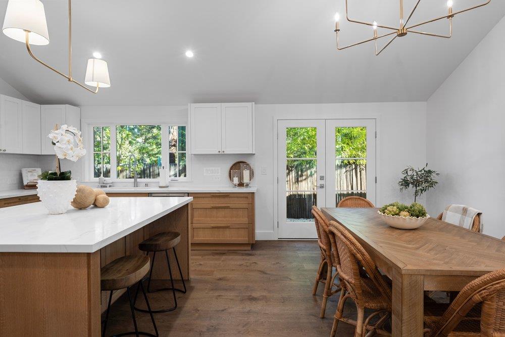 Detail Gallery Image 8 of 23 For 1010 Ringwood Ave, Menlo Park,  CA 94025 - 4 Beds | 2/1 Baths