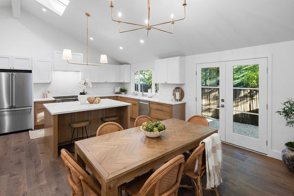 Detail Gallery Image 9 of 23 For 1010 Ringwood Ave, Menlo Park,  CA 94025 - 4 Beds | 2/1 Baths