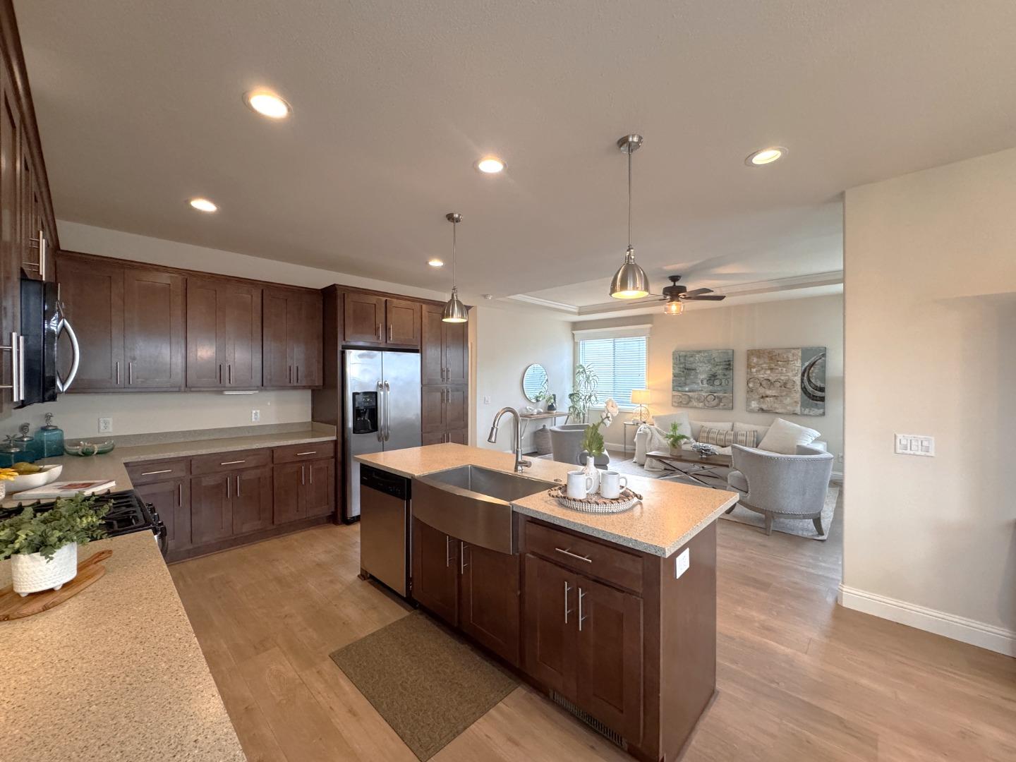 Detail Gallery Image 10 of 32 For 10 Coral Way #10,  Half Moon Bay,  CA 94019 - 3 Beds | 2 Baths