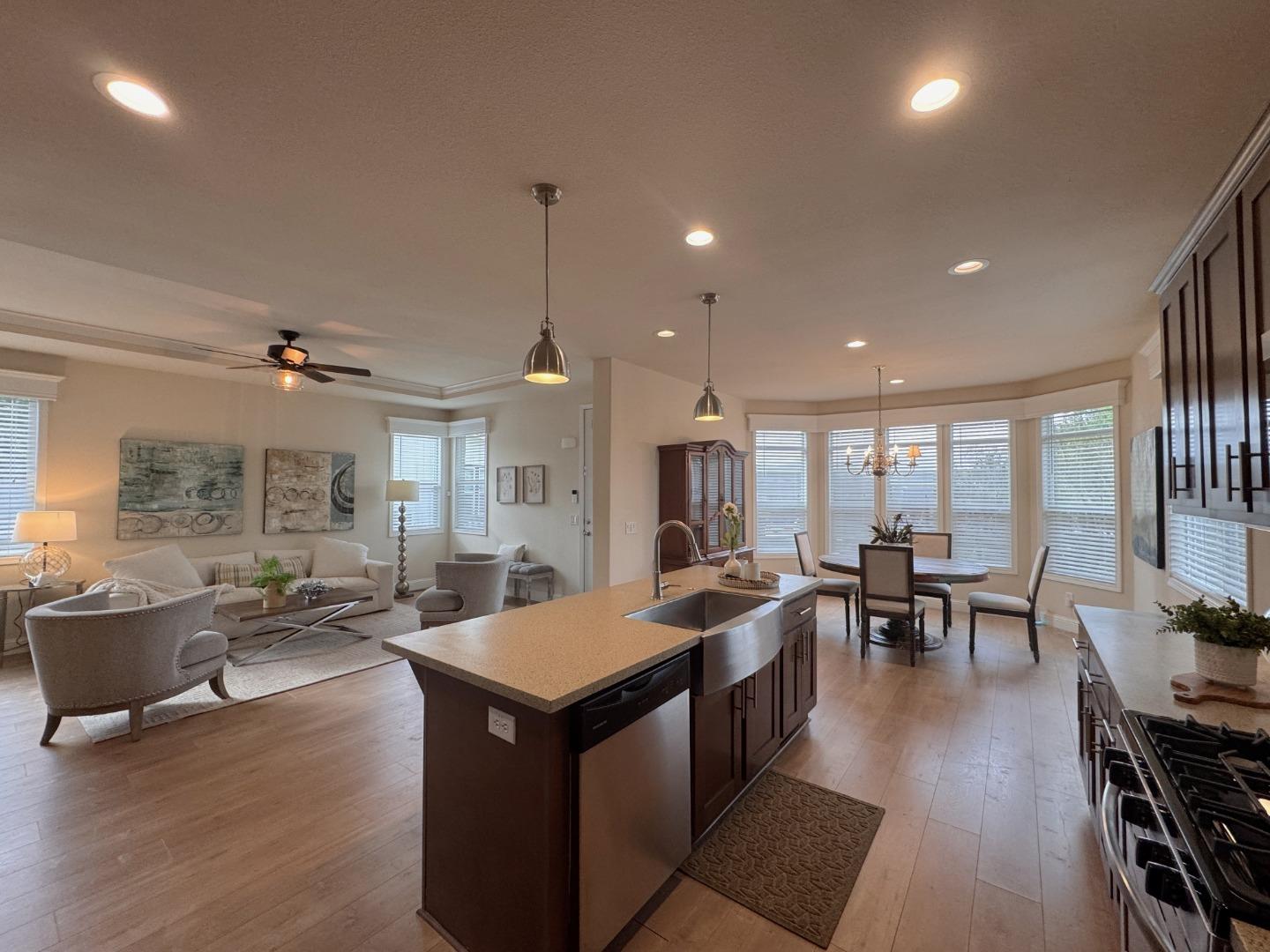 Detail Gallery Image 11 of 32 For 10 Coral Way #10,  Half Moon Bay,  CA 94019 - 3 Beds | 2 Baths