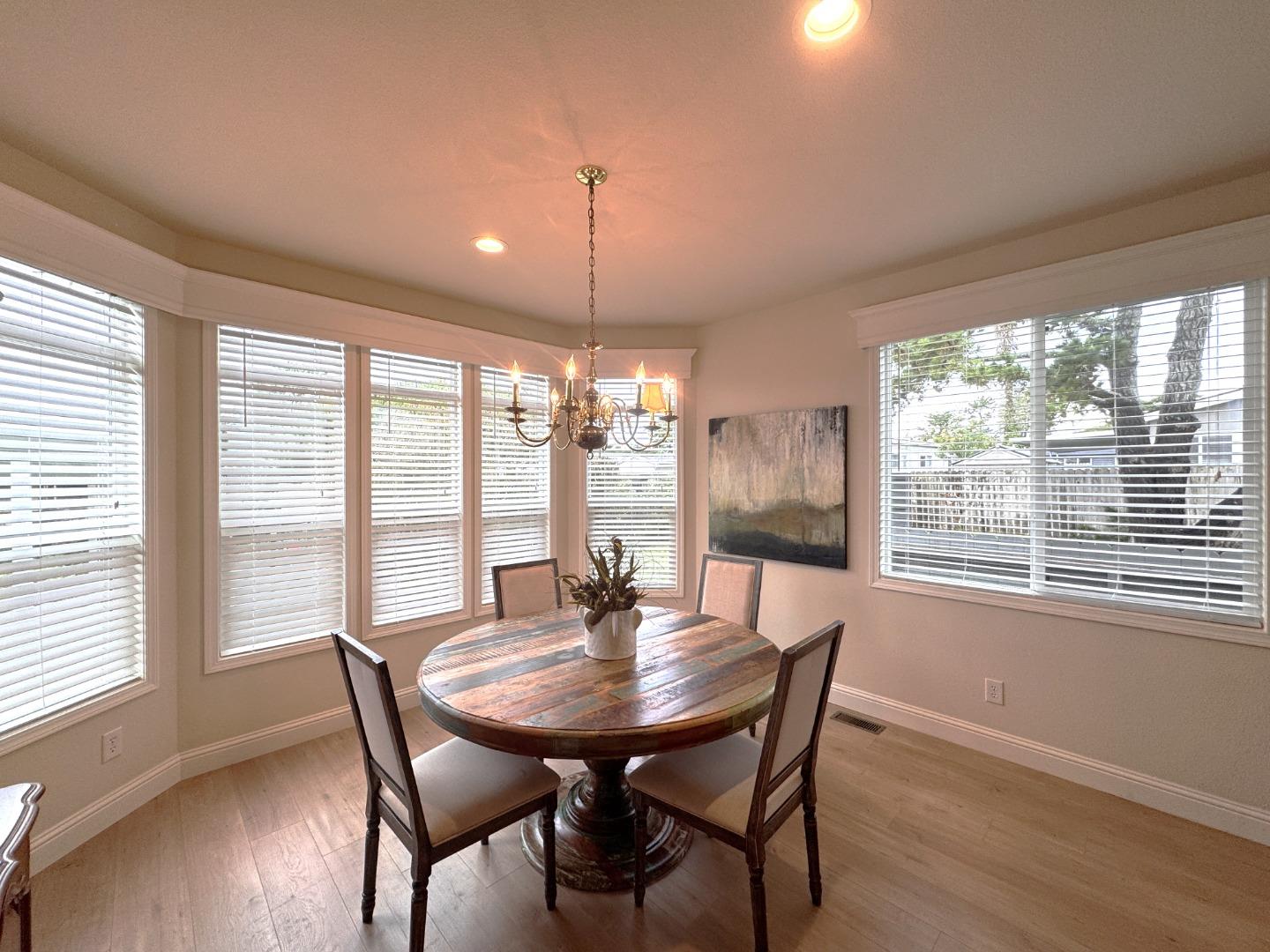 Detail Gallery Image 13 of 32 For 10 Coral Way #10,  Half Moon Bay,  CA 94019 - 3 Beds | 2 Baths