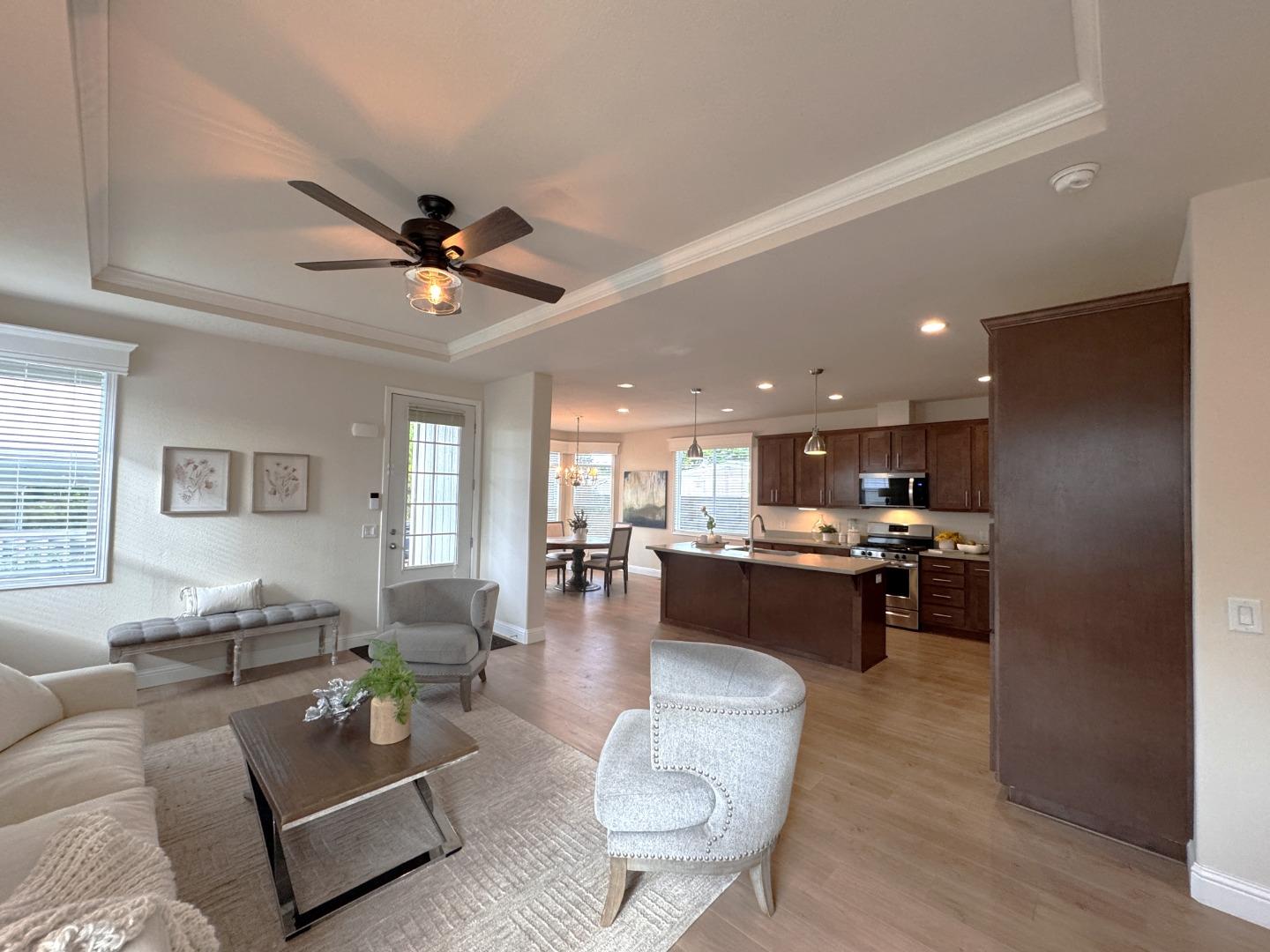 Detail Gallery Image 6 of 32 For 10 Coral Way #10,  Half Moon Bay,  CA 94019 - 3 Beds | 2 Baths