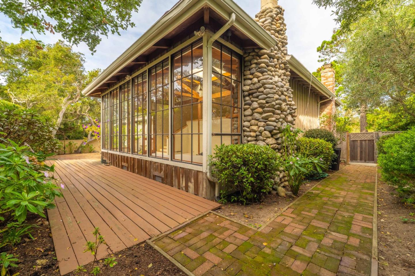 Detail Gallery Image 10 of 60 For 176 Sonoma Ln, Carmel,  CA 93923 - 3 Beds | 3 Baths