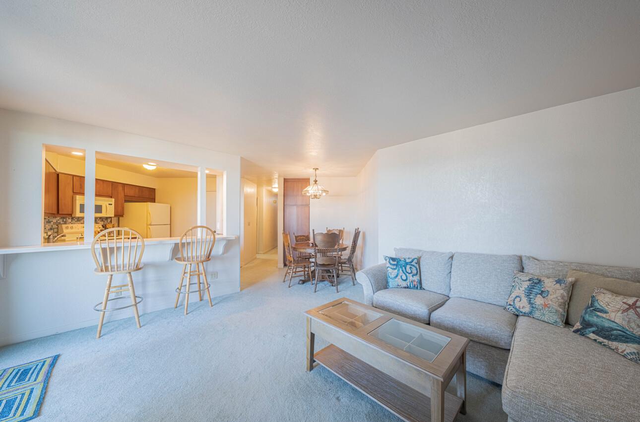 Detail Gallery Image 11 of 30 For 585 Hawthorne St #103,  Monterey,  CA 93940 - 2 Beds | 2 Baths