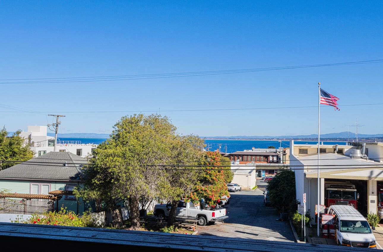 Detail Gallery Image 3 of 30 For 585 Hawthorne St #103,  Monterey,  CA 93940 - 2 Beds | 2 Baths