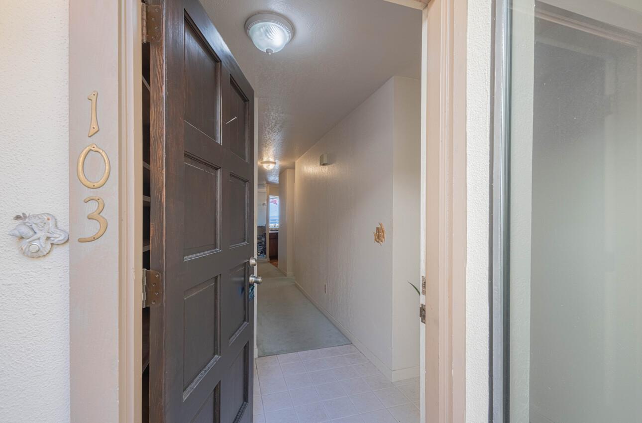 Detail Gallery Image 5 of 30 For 585 Hawthorne St #103,  Monterey,  CA 93940 - 2 Beds | 2 Baths