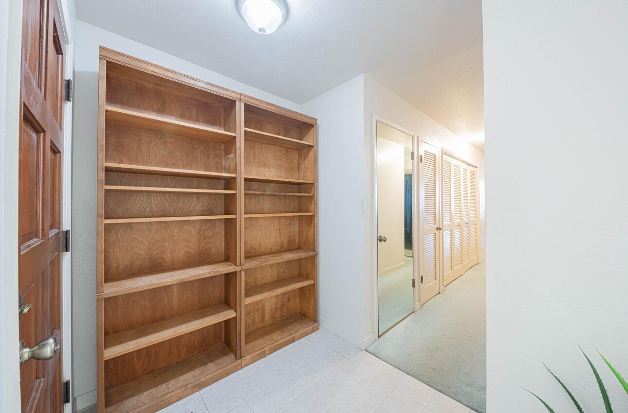 Detail Gallery Image 7 of 30 For 585 Hawthorne St #103,  Monterey,  CA 93940 - 2 Beds | 2 Baths