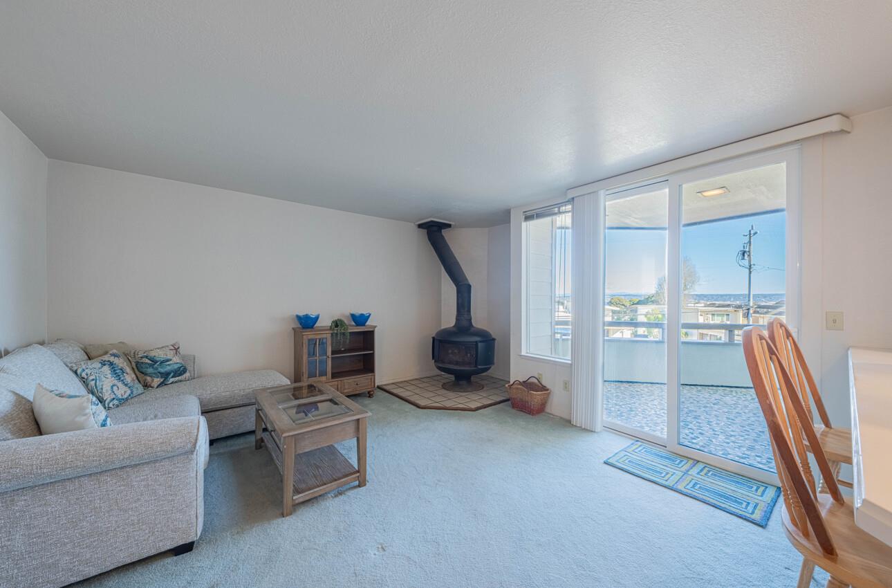Detail Gallery Image 8 of 30 For 585 Hawthorne St #103,  Monterey,  CA 93940 - 2 Beds | 2 Baths