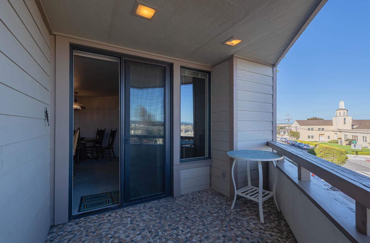 Detail Gallery Image 9 of 30 For 585 Hawthorne St #103,  Monterey,  CA 93940 - 2 Beds | 2 Baths