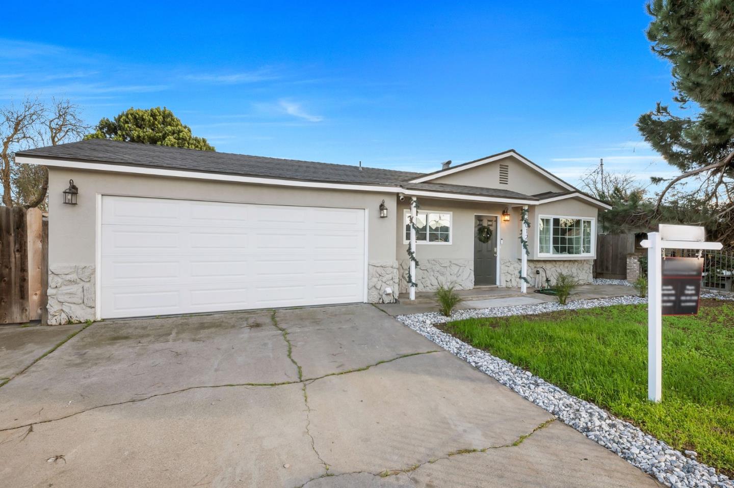 Detail Gallery Image 2 of 16 For 16012 Julie Ln, Lathrop,  CA 95330 - 3 Beds | 2 Baths