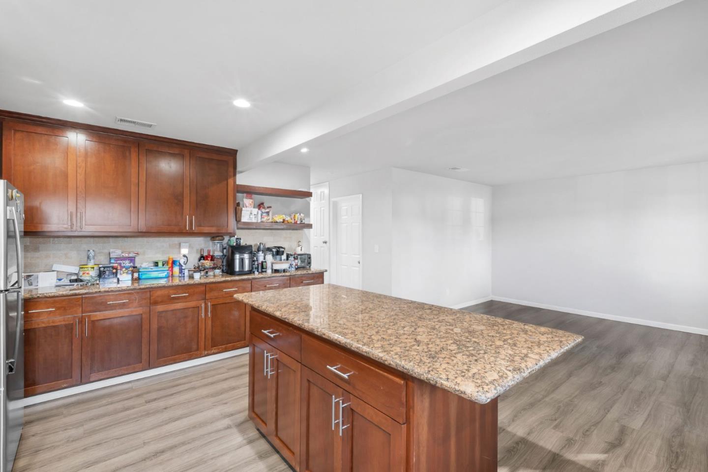 Detail Gallery Image 3 of 16 For 16012 Julie Ln, Lathrop,  CA 95330 - 3 Beds | 2 Baths