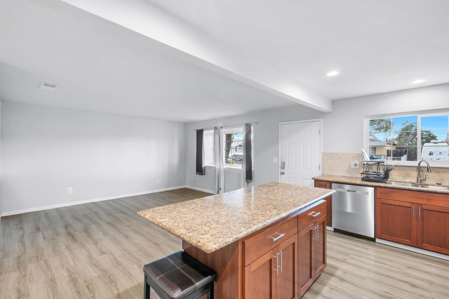 Detail Gallery Image 4 of 16 For 16012 Julie Ln, Lathrop,  CA 95330 - 3 Beds | 2 Baths