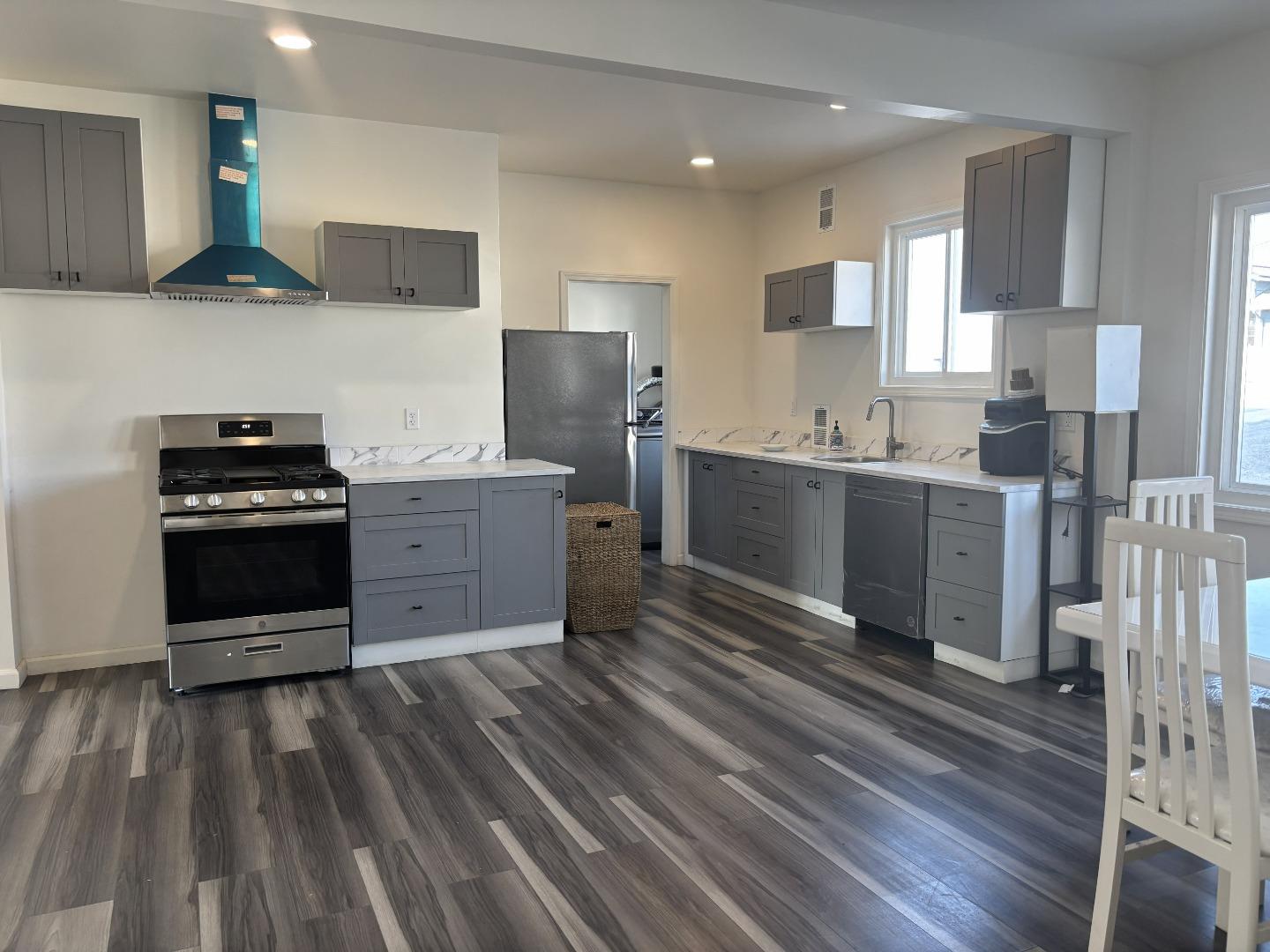 Detail Gallery Image 10 of 21 For 706 N San Mateo Dr, San Mateo,  CA 94401 - – Beds | – Baths