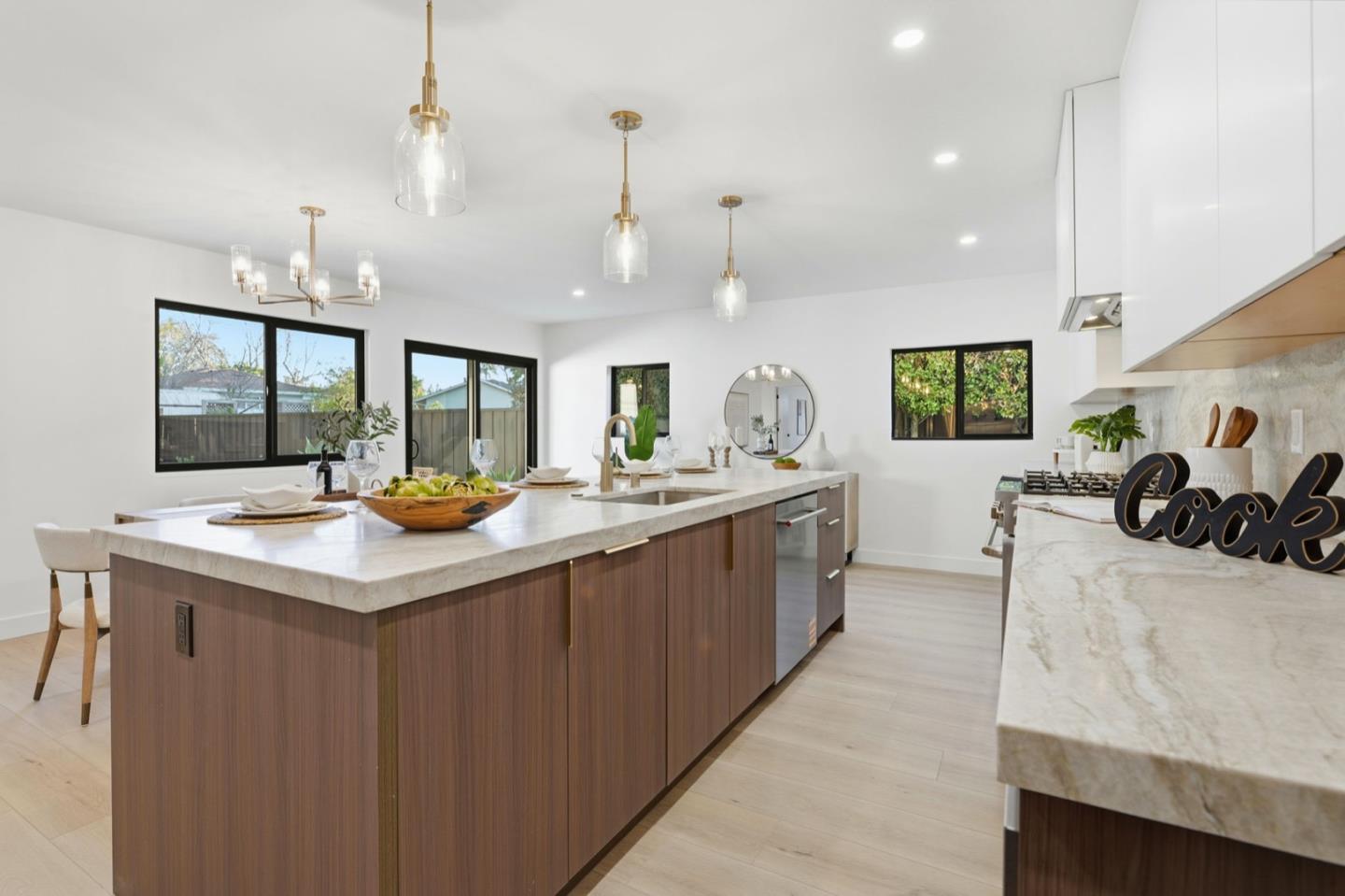 Detail Gallery Image 12 of 36 For 315 W Meadow Dr, Palo Alto,  CA 94306 - 4 Beds | 2 Baths