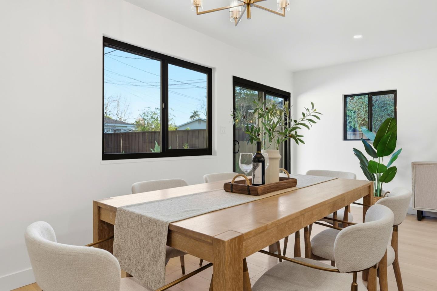 Detail Gallery Image 18 of 36 For 315 W Meadow Dr, Palo Alto,  CA 94306 - 4 Beds | 2 Baths