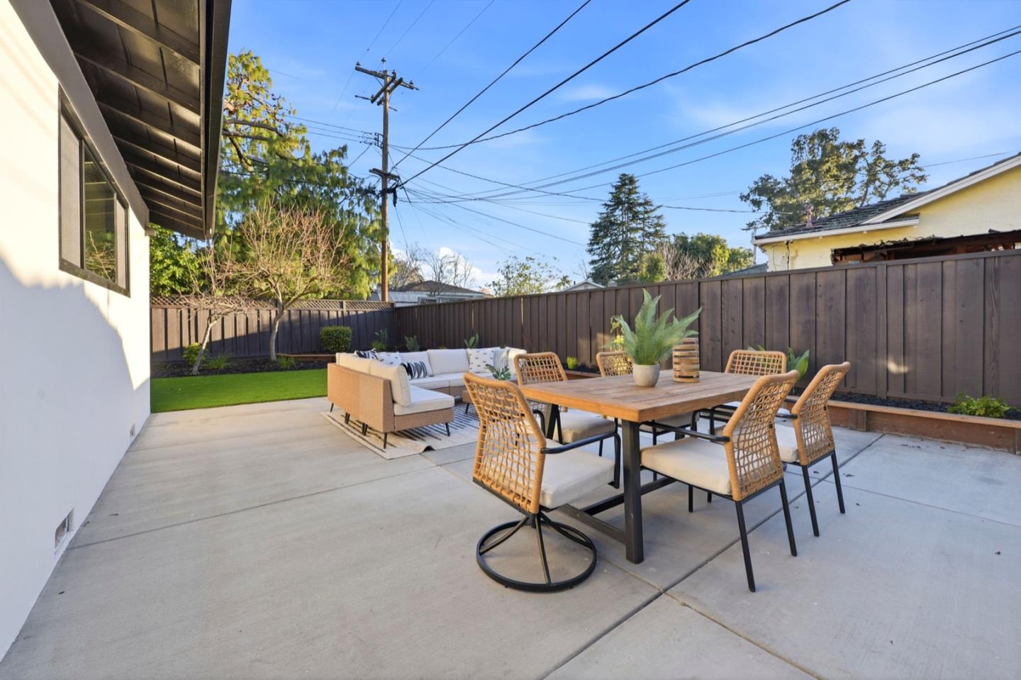 Detail Gallery Image 33 of 36 For 315 W Meadow Dr, Palo Alto,  CA 94306 - 4 Beds | 2 Baths