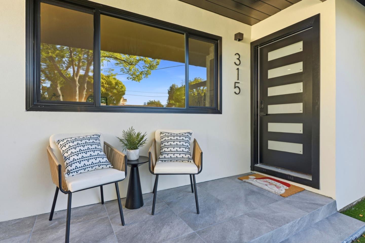 Detail Gallery Image 6 of 36 For 315 W Meadow Dr, Palo Alto,  CA 94306 - 4 Beds | 2 Baths