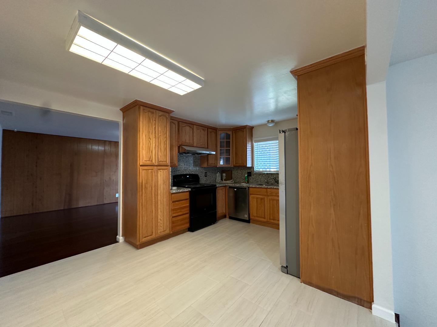 Detail Gallery Image 4 of 7 For 1177 Miller Ave, San Jose,  CA 95129 - 3 Beds | 2 Baths