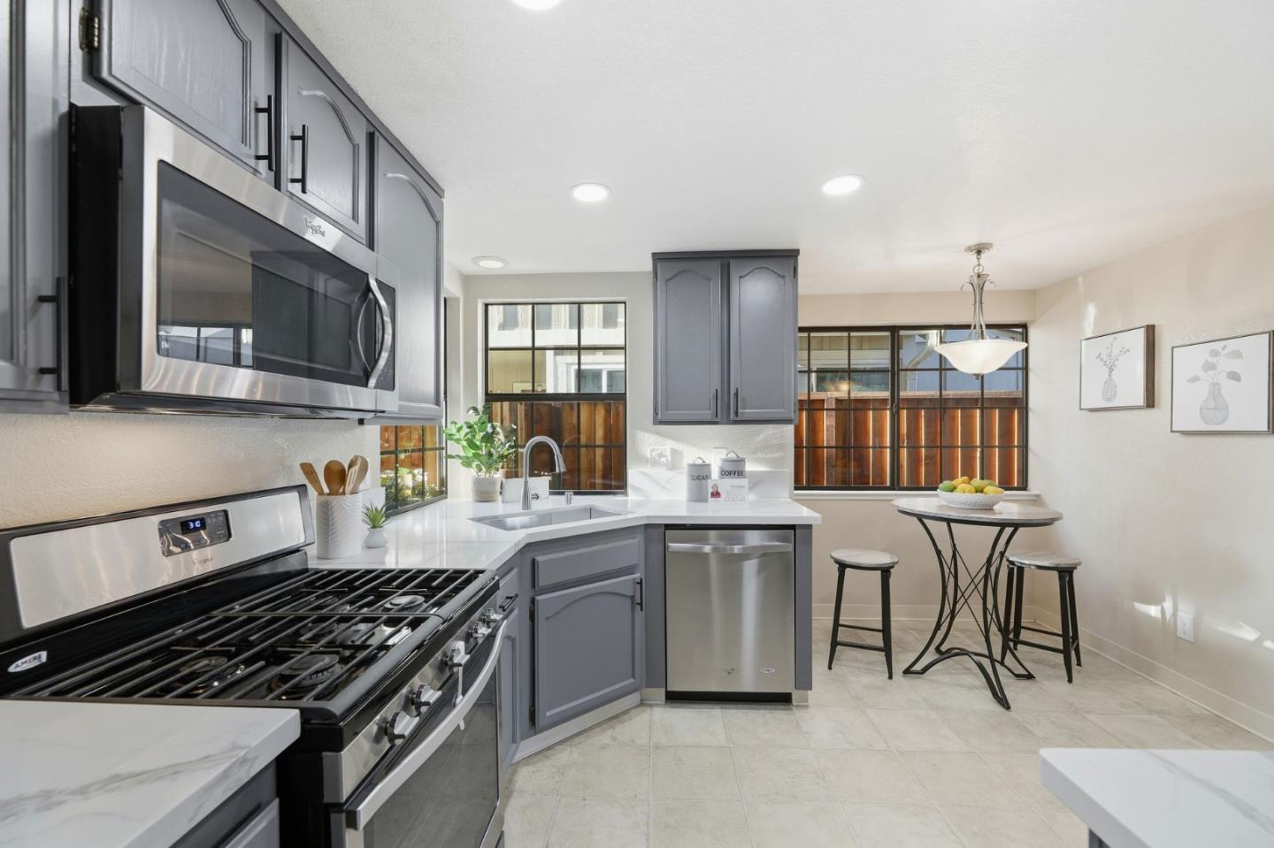 Detail Gallery Image 10 of 37 For 650 Folsom Cir, Milpitas,  CA 95035 - 2 Beds | 2 Baths