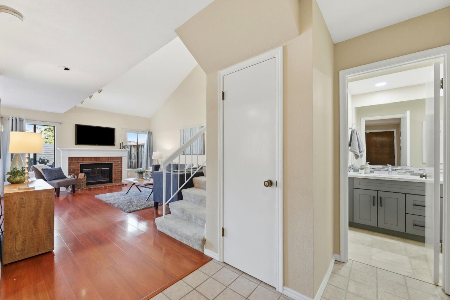 Detail Gallery Image 4 of 37 For 650 Folsom Cir, Milpitas,  CA 95035 - 2 Beds | 2 Baths