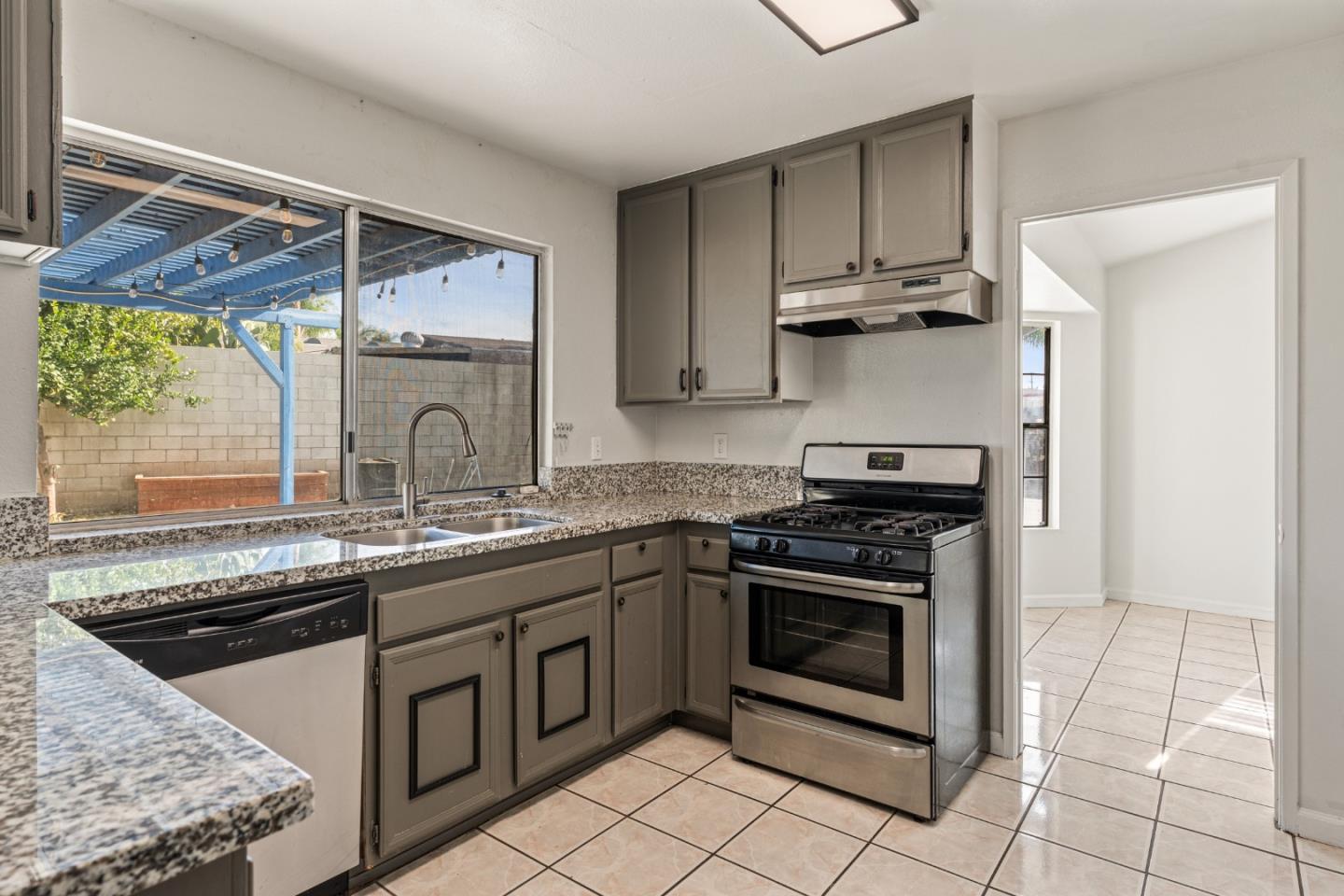 Detail Gallery Image 9 of 22 For 24363 Comfort Ct, Moreno Valley,  CA 92553 - 3 Beds | 2 Baths