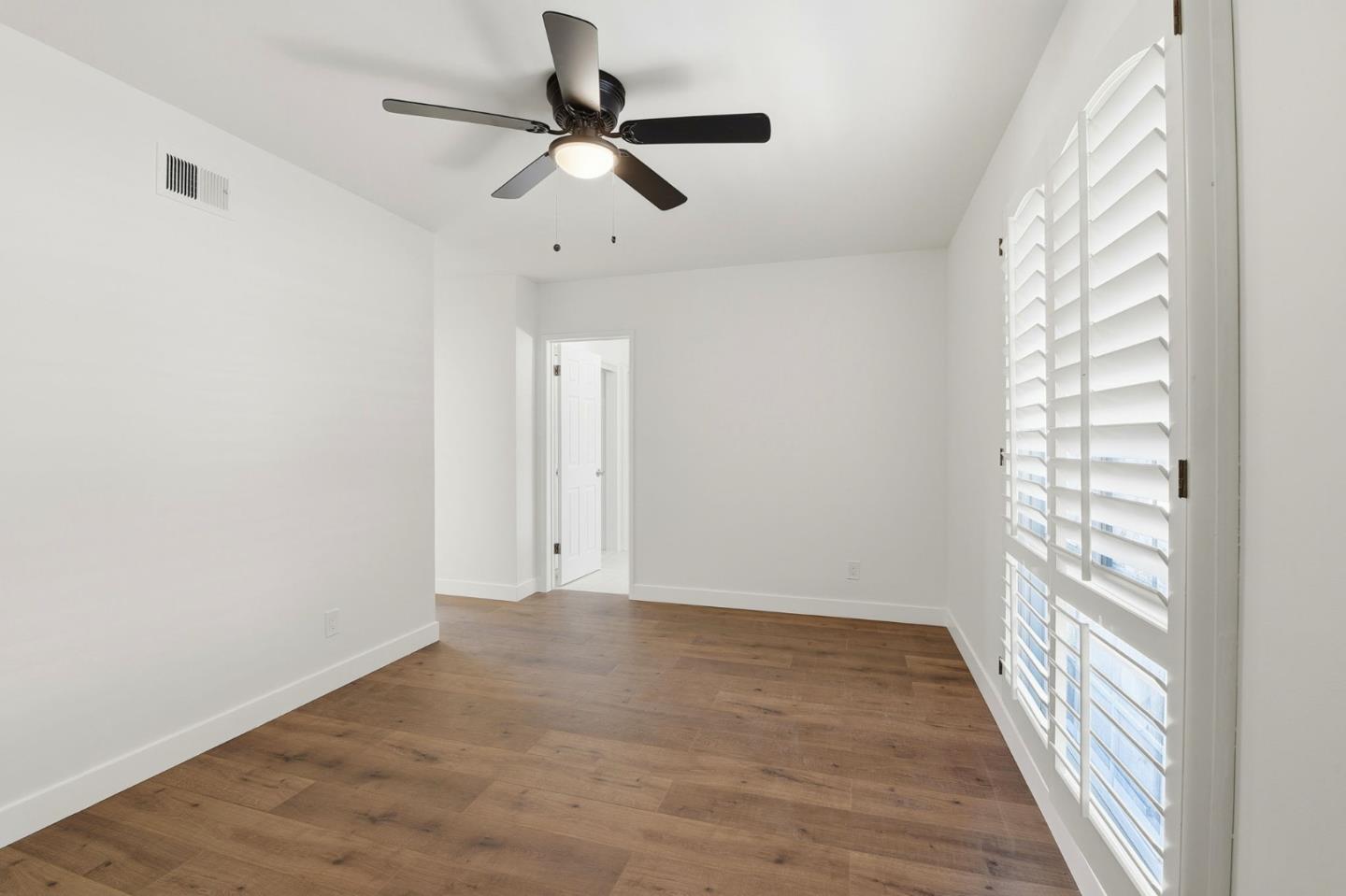 Detail Gallery Image 14 of 21 For 6539 Petit Ave, Van Nuys,  CA 91406 - 4 Beds | 2 Baths