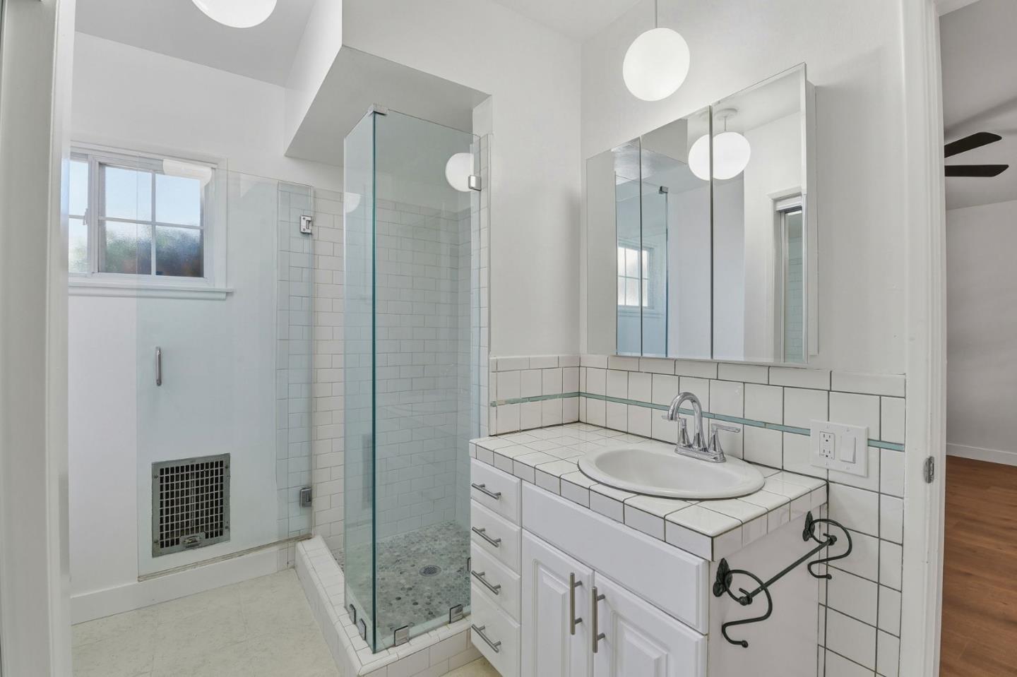 Detail Gallery Image 17 of 21 For 6539 Petit Ave, Van Nuys,  CA 91406 - 4 Beds | 2 Baths