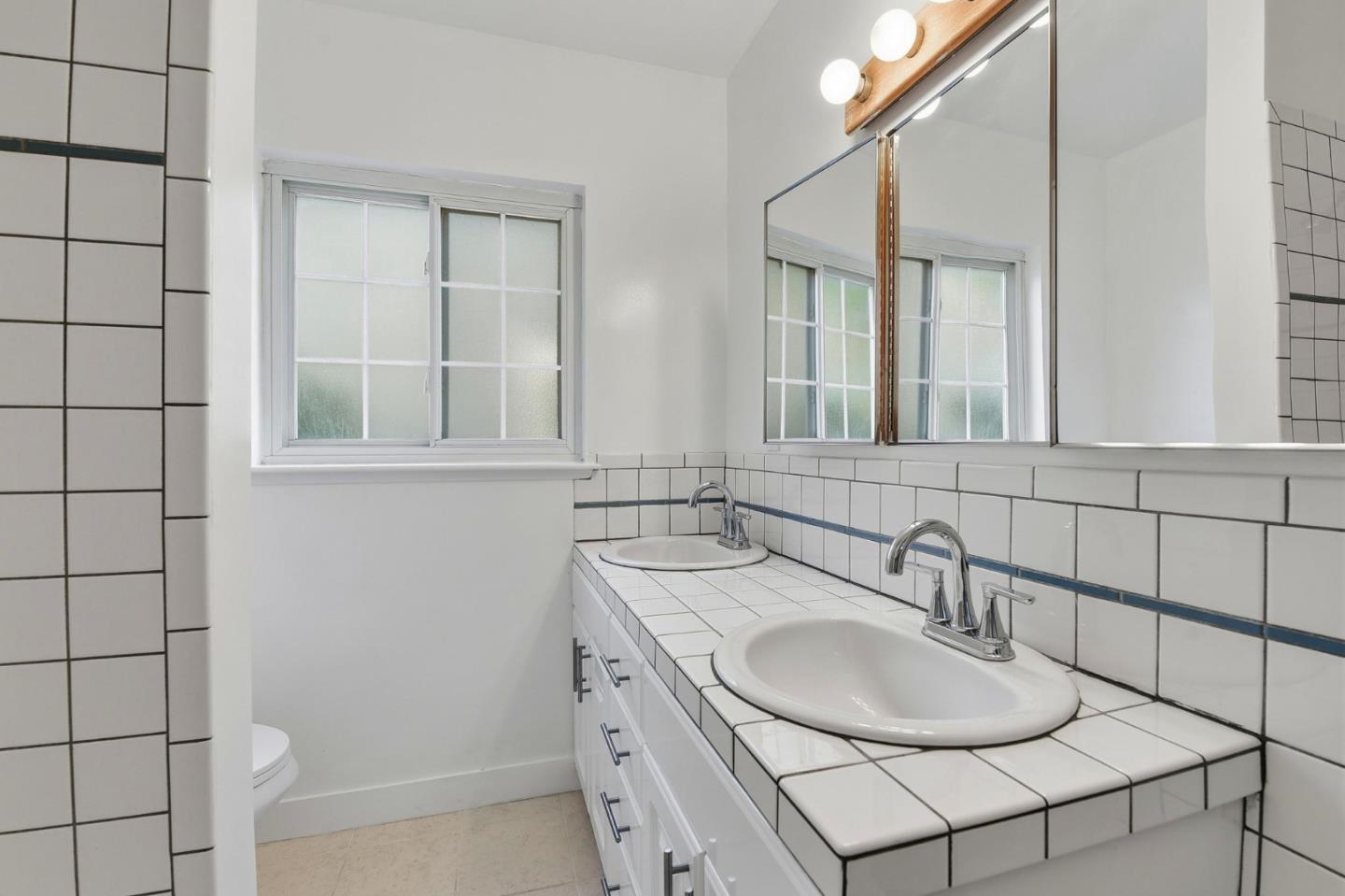 Detail Gallery Image 18 of 21 For 6539 Petit Ave, Van Nuys,  CA 91406 - 4 Beds | 2 Baths