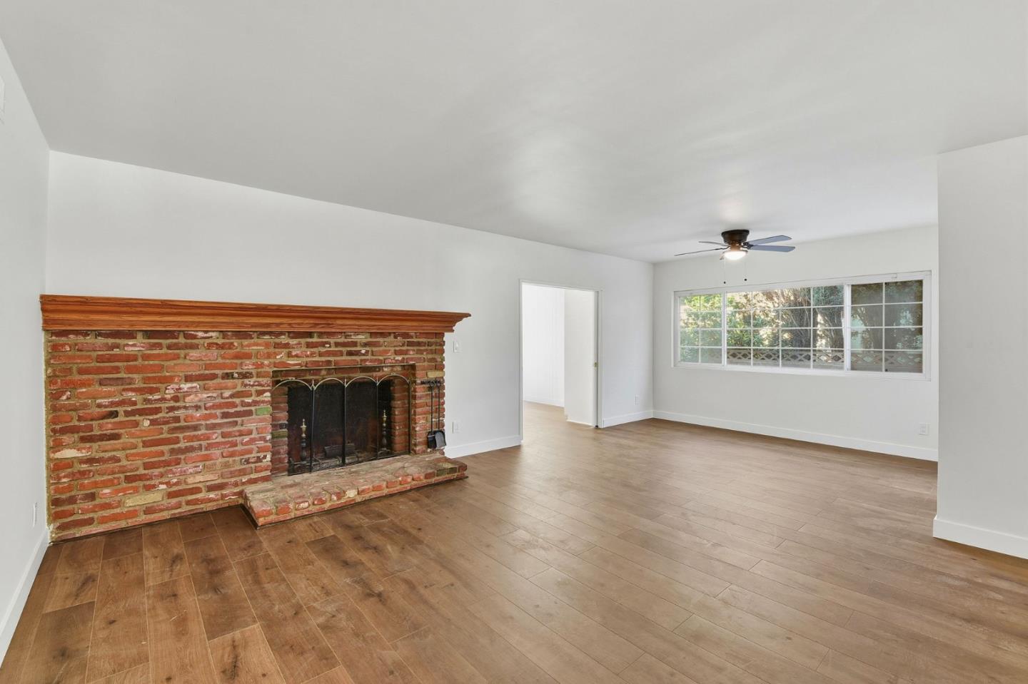 Detail Gallery Image 2 of 21 For 6539 Petit Ave, Van Nuys,  CA 91406 - 4 Beds | 2 Baths