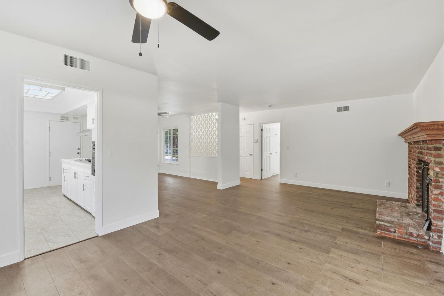 Detail Gallery Image 4 of 21 For 6539 Petit Ave, Van Nuys,  CA 91406 - 4 Beds | 2 Baths