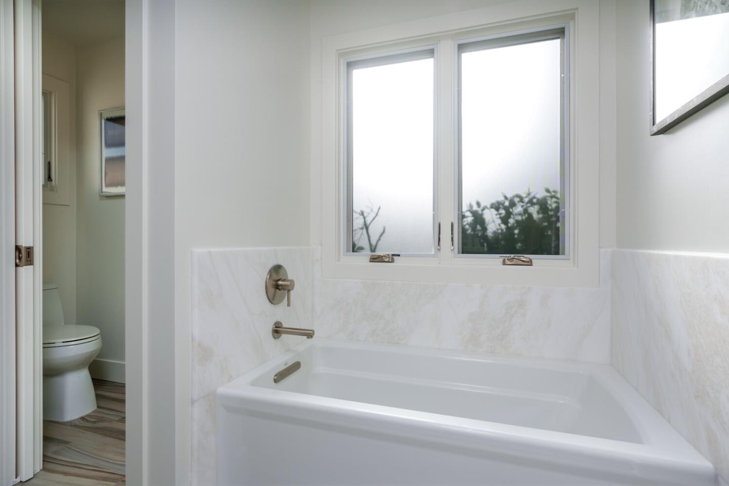 Detail Gallery Image 12 of 24 For 412 Stephen Rd, San Mateo,  CA 94403 - 4 Beds | 3/1 Baths