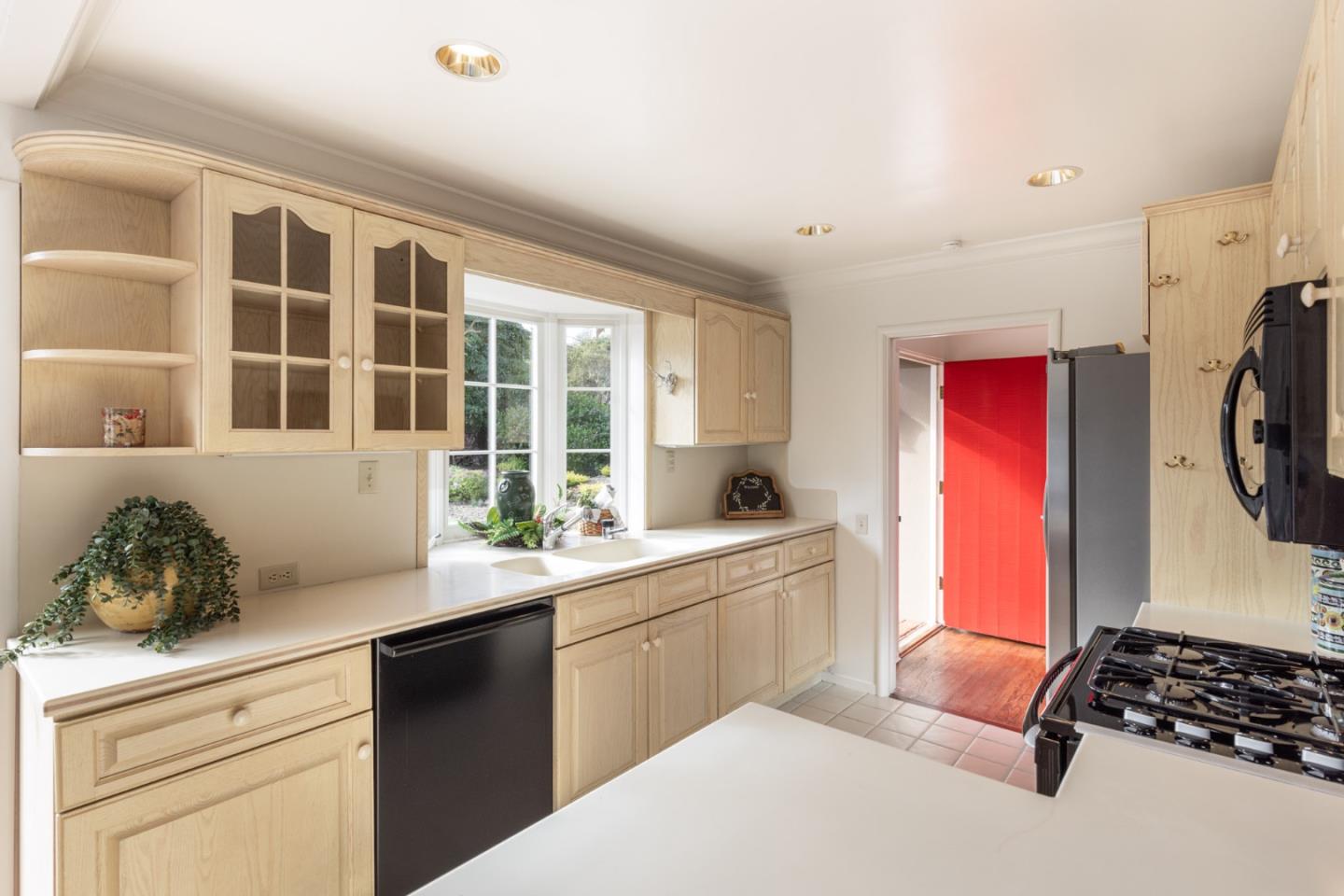 Detail Gallery Image 5 of 23 For 1029 Broncho Rd, Pebble Beach,  CA 93953 - 3 Beds | 2 Baths