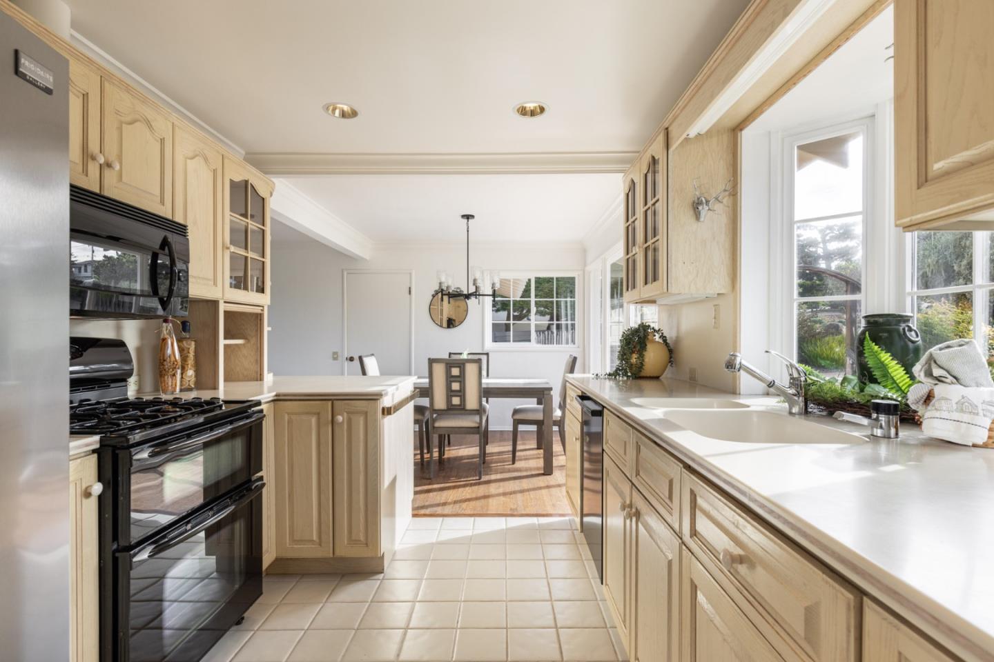 Detail Gallery Image 6 of 23 For 1029 Broncho Rd, Pebble Beach,  CA 93953 - 3 Beds | 2 Baths