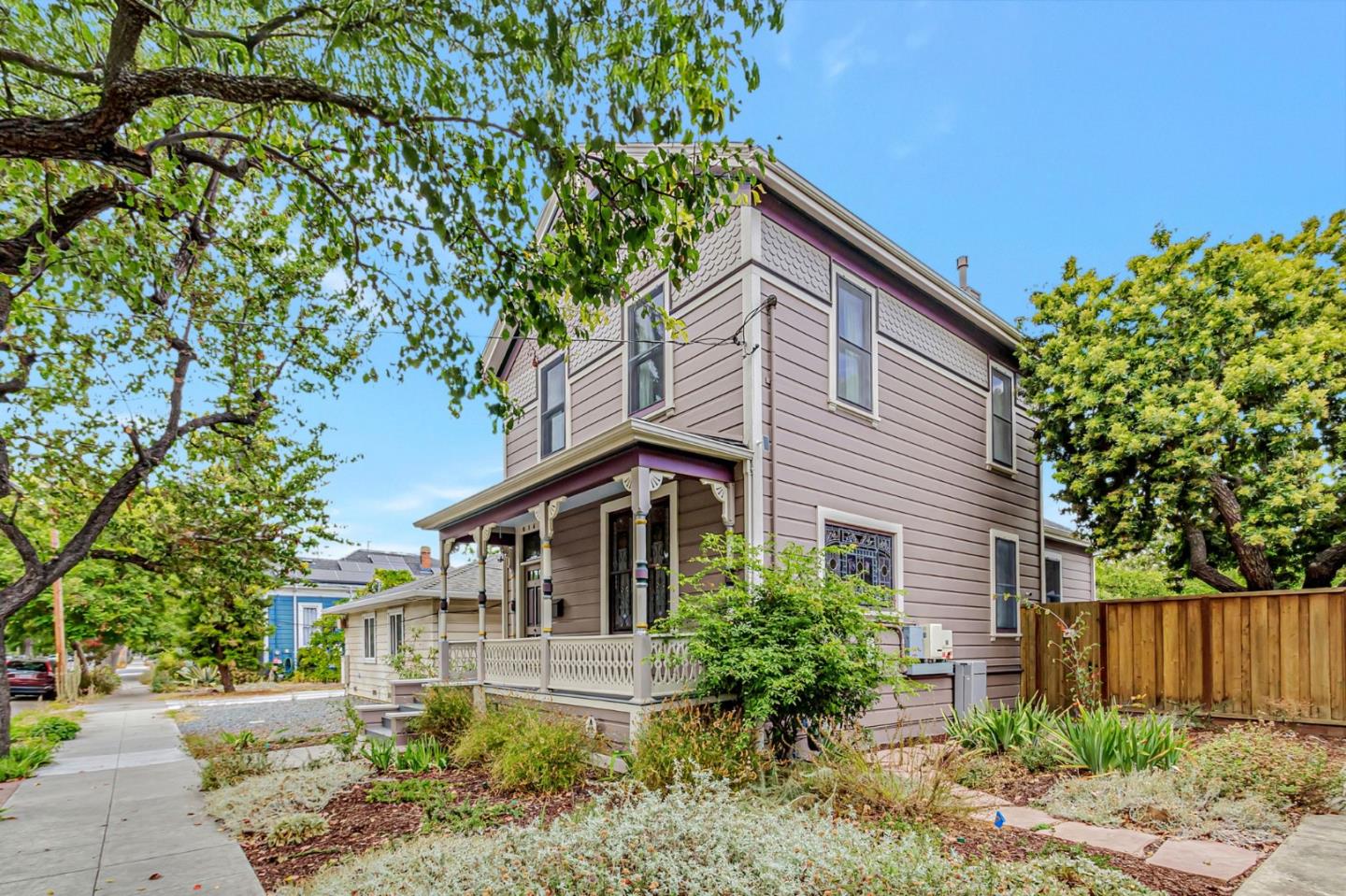 Detail Gallery Image 3 of 46 For 614 S 12th St, San Jose,  CA 95112 - 4 Beds | 2 Baths