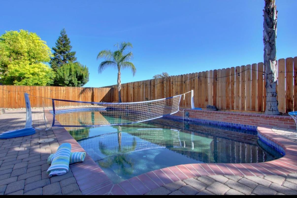 Detail Gallery Image 5 of 9 For 1606 Rohde, Stockton,  CA 95209 - 4 Beds | 3 Baths