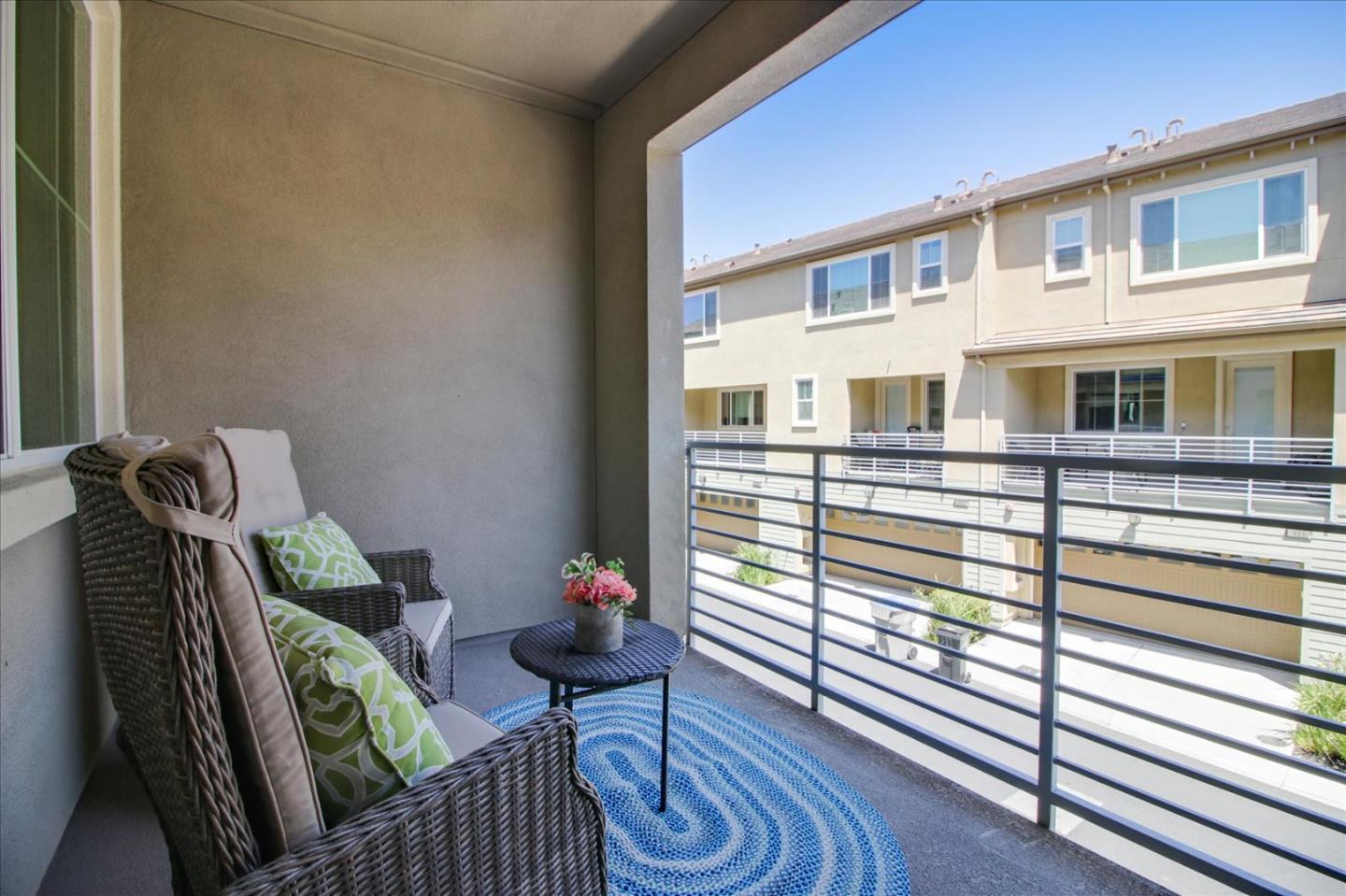 Detail Gallery Image 10 of 53 For 890 White Moonstone Loop, San Jose,  CA 95123 - 3 Beds | 3/1 Baths