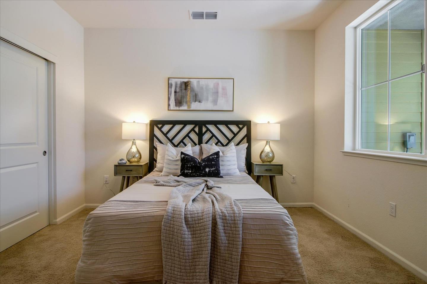 Detail Gallery Image 3 of 53 For 890 White Moonstone Loop, San Jose,  CA 95123 - 3 Beds | 3/1 Baths